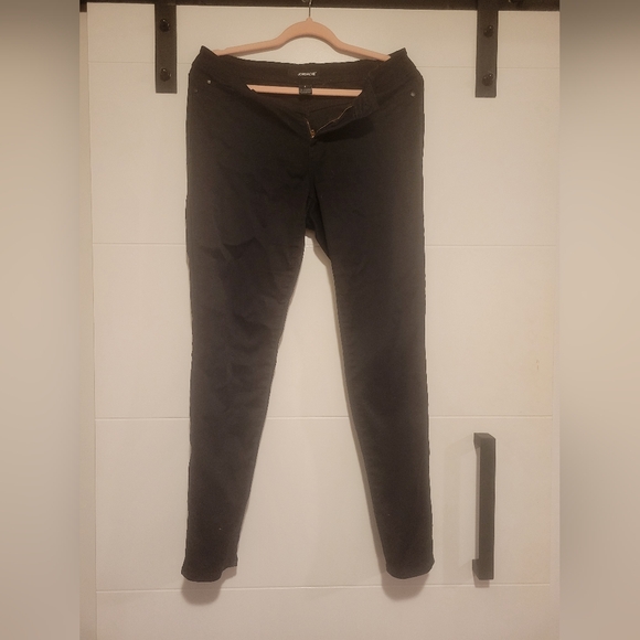 JORDACHE BLACK JEANS SIZE 4 - Picture 1 of 4